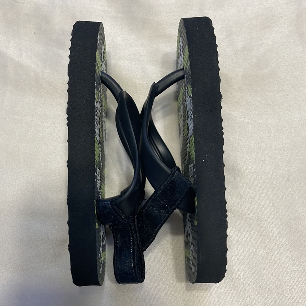 Sandals - Picture 4 of 4